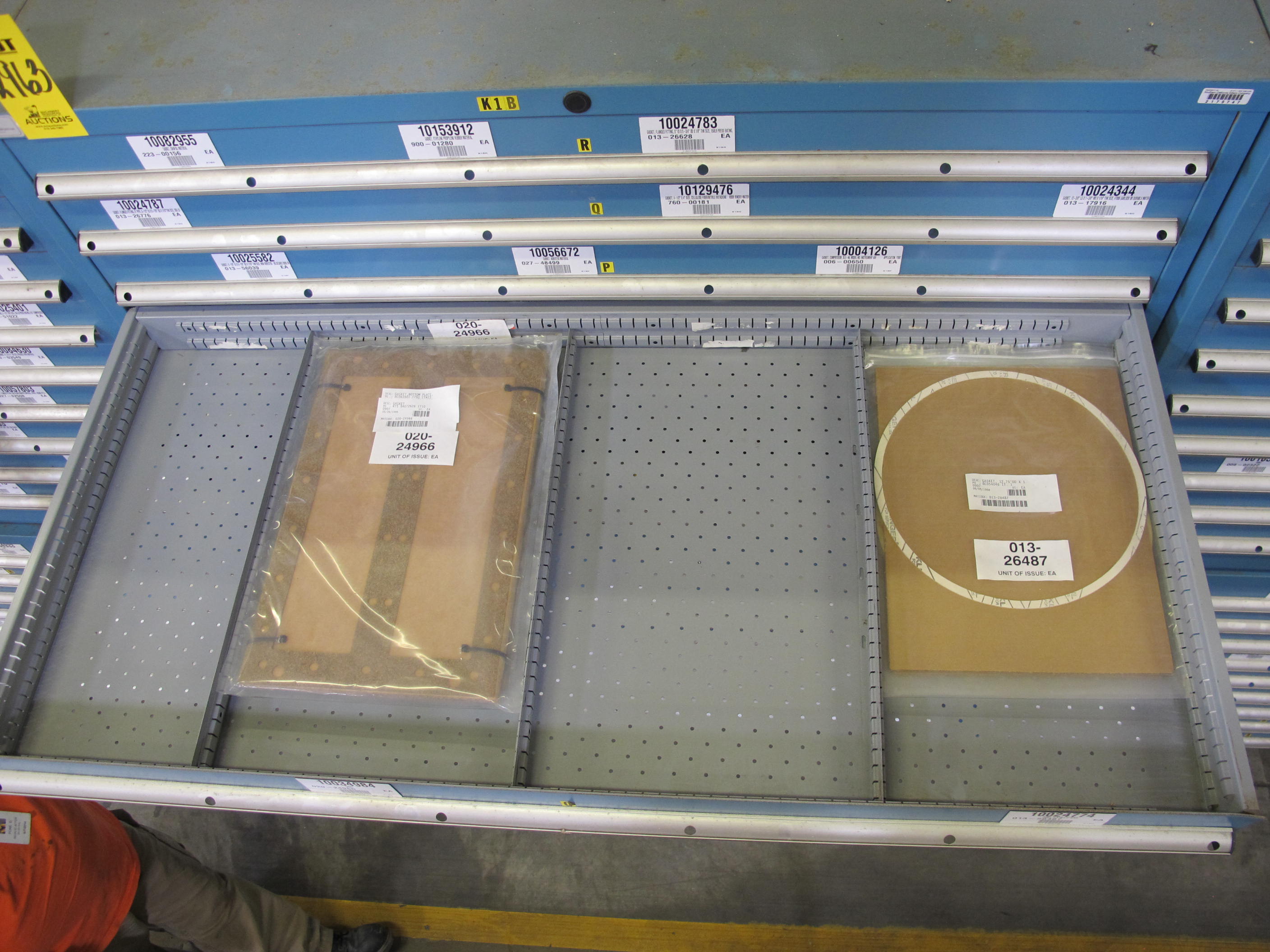 LISTA HEAVY DUTY 9-DRAWER PARTS CABINET W/ CONTENTS (W-50) LOADING & HANDLING FEE $25-